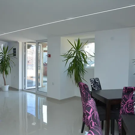 Prenociste Bojan 017 * Vranje