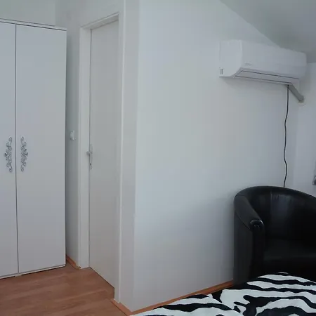 Bed & Breakfast Prenociste Bojan 017 *