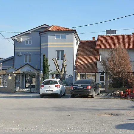 Bed & Breakfast Prenociste Bojan 017 *