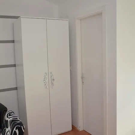 Prenociste Bojan 017 * 브라네